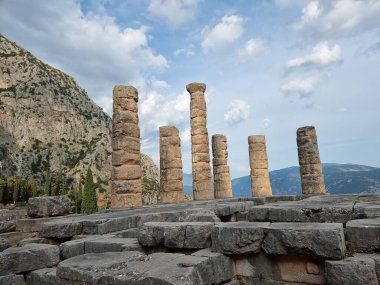 Yunan Delphi appolo tapınak sütunları Eski kahin kalıntıları 