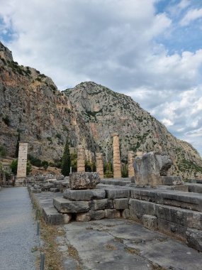 Yunan Delphi appolo tapınak sütunları Eski kahin kalıntıları 