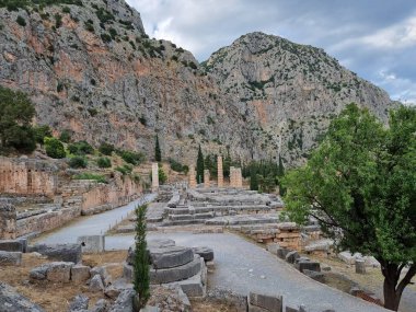 Yunan Delphi appolo tapınak sütunları Eski kahin kalıntıları 