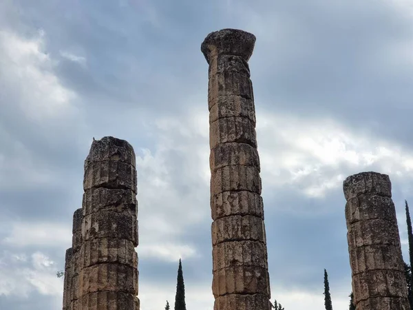 希腊德尔斐神龛柱古代神谕的废墟 — 图库照片