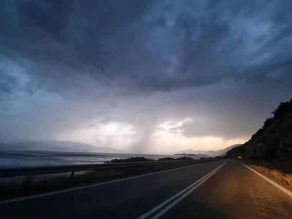 Дощова Дорога Ввечері Буря Погана Погода Подорожує Торнадо Стокове Зображення