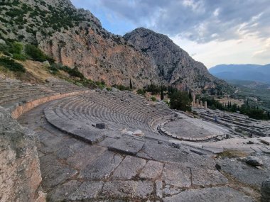 Yunan Delphi antik tiyatrosu 