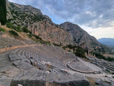 Yunan Delphi antik tiyatrosu 