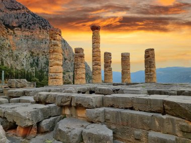 Yunan Delphi appolo tapınak sütunları Eski kahin kalıntıları 