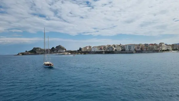 Greece Corfu City Sailboat Front Houses Sea Summer Holidays Sailing — Stock Photo, Image