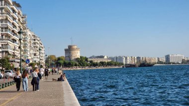 Selanik beyaz kule manzaralı termaikkos körfez caddeleri Avrupa trafiği