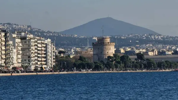 Selanik ya da Beyaz Kule Caddesi aristoteles Meydanı 'na yakın.