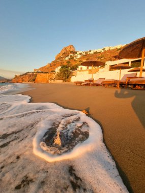 Skiros ya da Skyros Yunan adası Chora şehir manzarası Yunanistan 'daki sahil molos turizm merkezinden