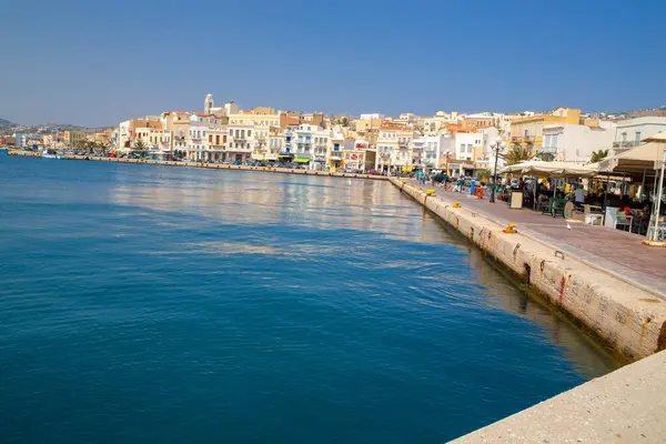 Siros ya da Syros Adası Yunan Hermoupoli Şehri yaz mevsimi turizm beldesinde