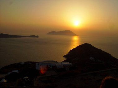 Yunan Milos Adası Deniz Dalgaları Köyünün geleneksel renkleri