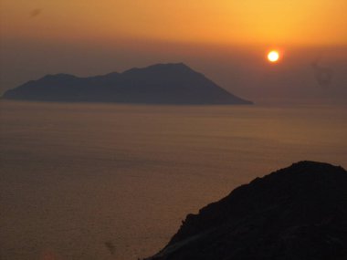 Yunan Milos Adası Deniz Dalgaları Köyünün geleneksel renkleri