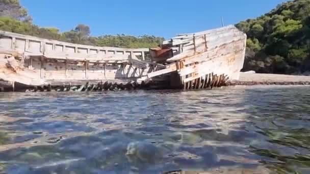 ギリシャの難破船スカイロス島アガリパビーチ — ストック動画