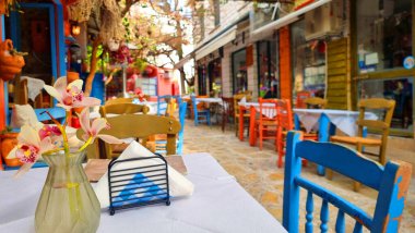 İlkbaharda Yunanistan 'ın Seitan pazar yerindeki prevezza şehir sokakları