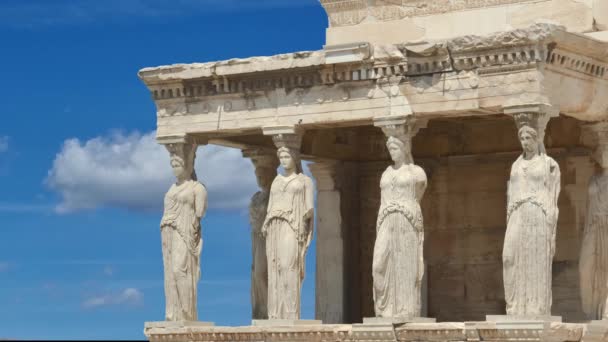 Греция Caryatids Athens Греческие Древние Храмовые Облака Путешествия — стоковое видео