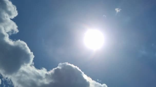Mraky Cestování Vrstvách Modrá Letní Obloha Počasí Timelapse Video Řecké — Stock video