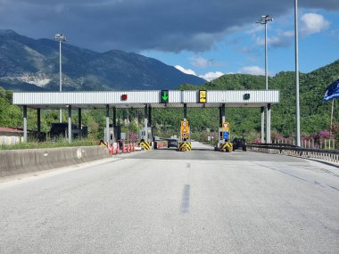 Yunanistan 'ın İoannina kentindeki Egnatia Caddesi' ndeki gişe gişesi.