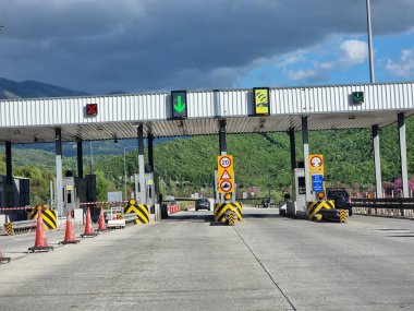 Yunanistan 'ın İoannina kentindeki Egnatia Caddesi' ndeki gişe gişesi.