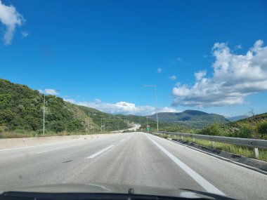 Yunanistan 'ın bahar öğleden sonrası karayolu Egnatia' sı