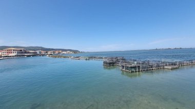 Lefkada 'da bahar sezonunda Yunan turizm merkezi Lefkas adasında.