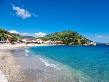 Parga Yunan yazlık turizm merkezleri baharda deniz limanı plajı renkleri