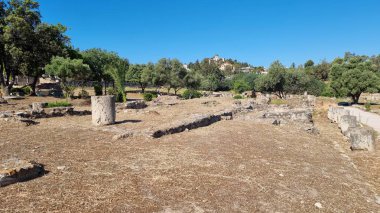 Atina 'da Yunan sütunları yıkıldı. Bu bölgedeki antik pazarın kalıntıları.