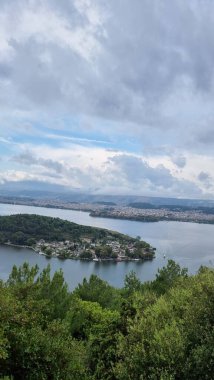ioannina giannea panorama Yunanistan sonbahar mevsiminde ligiades yağmurlu gününde