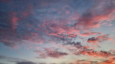 bulutlar pembe turuncu atmoshpere hava gündoğumu arka planı