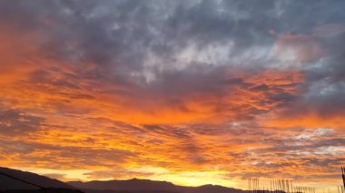 Giysiler zaman aşımına uğrar Sabah renkleri dolaşır