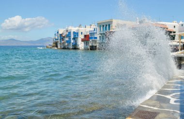 Yunan Çağı deniz adalarındaki mykonos veya mikonos adaları