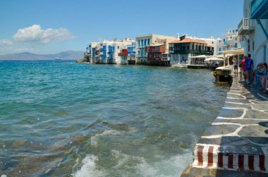 Yunan Çağı deniz adalarındaki mykonos veya mikonos adaları