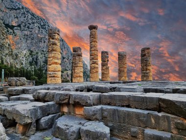 Yunan Delphi appolo tapınak sütunları Eski kahin kalıntıları 