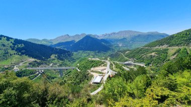 Yunanistan 'ın bahar mevsiminde metsovo şehri