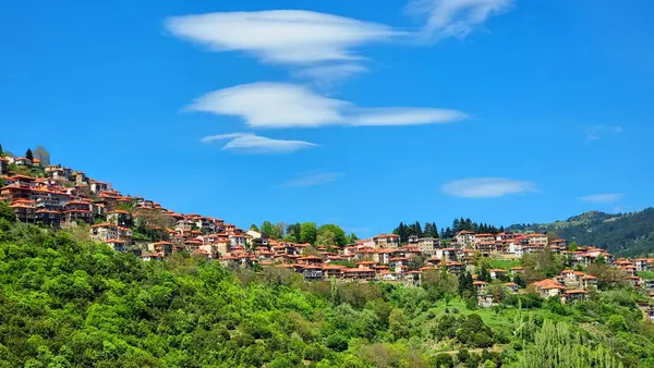 Yunanistan 'ın bahar mevsiminde metsovo şehri
