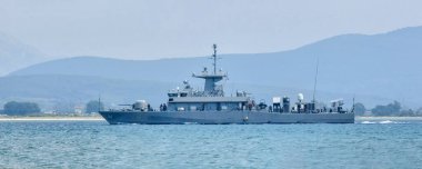 Savaş gemisi firkateyni deniz topunda 