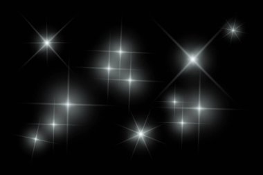 Gümüş parıltılı ışıklar, yanıp sönen ışıklar, ışık efektleri, güneş ışığı parıltısı, parıldayan ışınlar, siyah arka planda parıldayan yıldız sikonu..