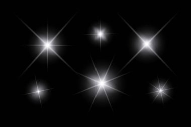 Beyaz parlayan ışıklar, yanıp sönen ışıklar, ışık efektleri, güneş ışığı parıltısı, parıldayan ışınlar, siyah arka planda parıldayan yıldız sikonu..