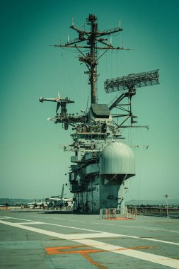 San Francisco Rıhtımı 39 USS Hornet Satış Gücü Körfezi Bölgesi Köprüsü Skyline Deniz Aslanı