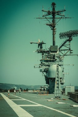 San Francisco Rıhtımı 39 USS Hornet Satış Gücü Körfezi Bölgesi Köprüsü Skyline Deniz Aslanı