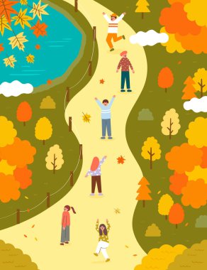 İnsanlar sonbahar yapraklarının tadını çıkarıyor ve sonbaharda yürüyüş yapıyorlar.