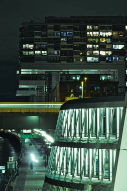Köln, Almanya 'da vinç evleri ve cam sarayı olan çikolata müzesi..
