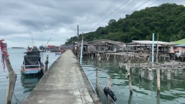 Ψαροχώρι Στην Ταϊλάνδη Kut Island Stilt Σπίτι Πάνω Από Θάλασσα — Αρχείο Βίντεο