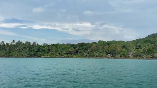 Koh Kut Eiland Thailand Boot Zee Langs Kust — Stockvideo