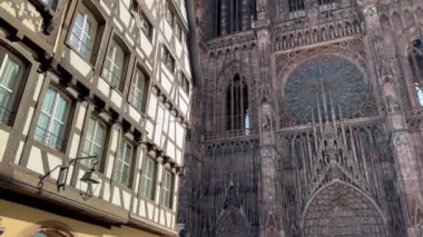 15 agoust 2024 Strasburgo notre dam katedrali turistler ve yolcular