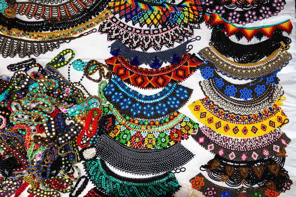 Collares Coloridos Pulseras Hechas Cuentas Son Tradicionales Para Grupo Étnico —  Fotos de Stock