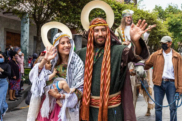 stock image Cuenca, Ecuador - December 24, 2021: Christmas parade Paseo del Nino Viajero in Cuenca in honour of baby Jesus. Couple as Holy family Joseph and Mary with baby Jesus greetings to public. Ecuador