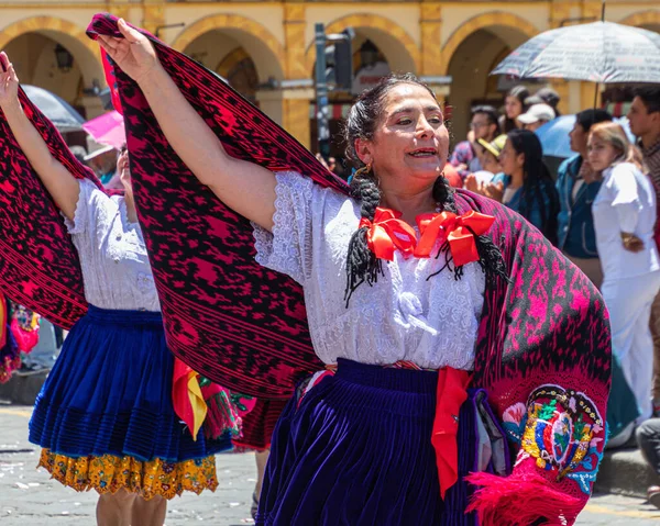 Cuenca Ecuador November 2022 Folkdansare Azuay Provinsen Traditionell Klänning Som — Stockfoto