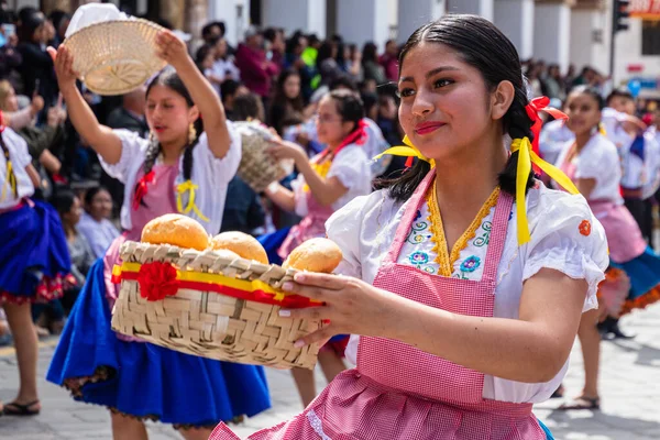 Cuenca Ecuador April 2023 Firande Stiftelsens Dag Stor Parad Den — Stockfoto