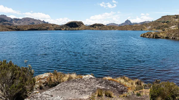 Cajas Ulusal Parkı Ndaki Toreadora Gölü Dağ Manzarası Ekvador Cuenca — Stok fotoğraf