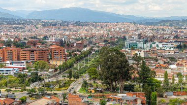 Cuenca şehrinin panoramik üst manzarası, vadide, Turi, Ekvador gözlem güvertesinden