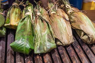 Izgarada pişirilen maito, Amazon gastronomisinin popüler yemeğidir. Farklı malzemelerden oluşur, balık, et, tavuk, palmiye kalpleri, yaprağa sarılmış diğer malzemeler. Ekvador